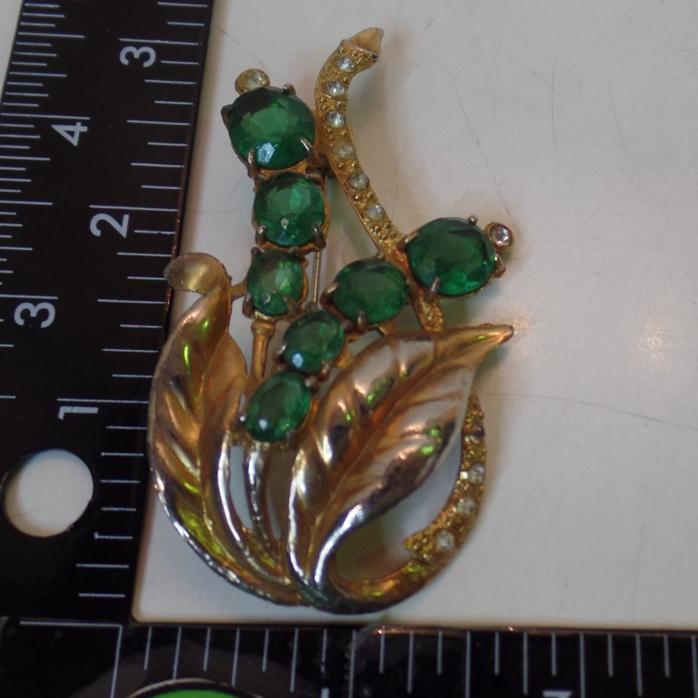 Vintage Goldtone & Green Stone Brooch, Unbranded apx 3" X 1.75"  Eyecatching! - Picture 10 of 10
